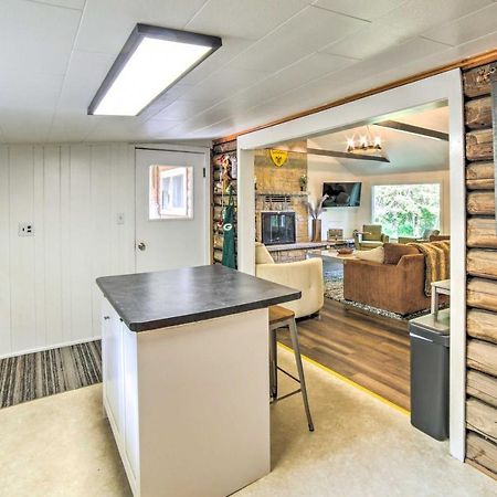 Crivitz Lakefront Escape With Boat Dock And Slip! Villa ภายนอก รูปภาพ