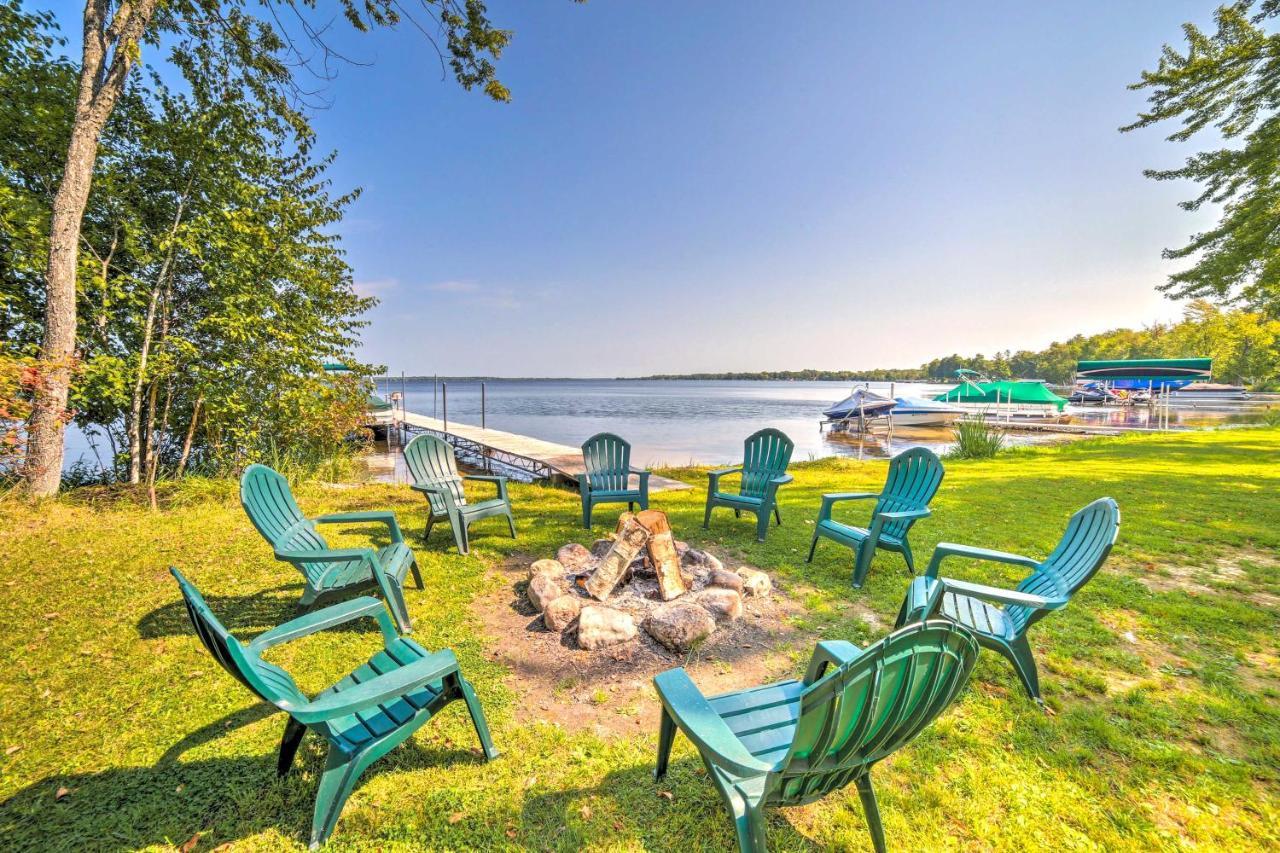 Crivitz Lakefront Escape With Boat Dock And Slip! Villa ภายนอก รูปภาพ