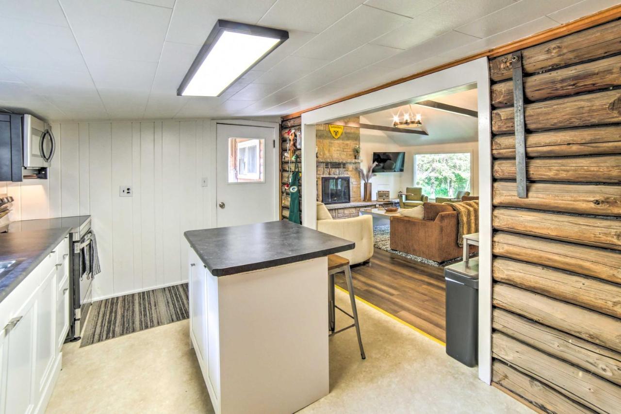Crivitz Lakefront Escape With Boat Dock And Slip! Villa ภายนอก รูปภาพ