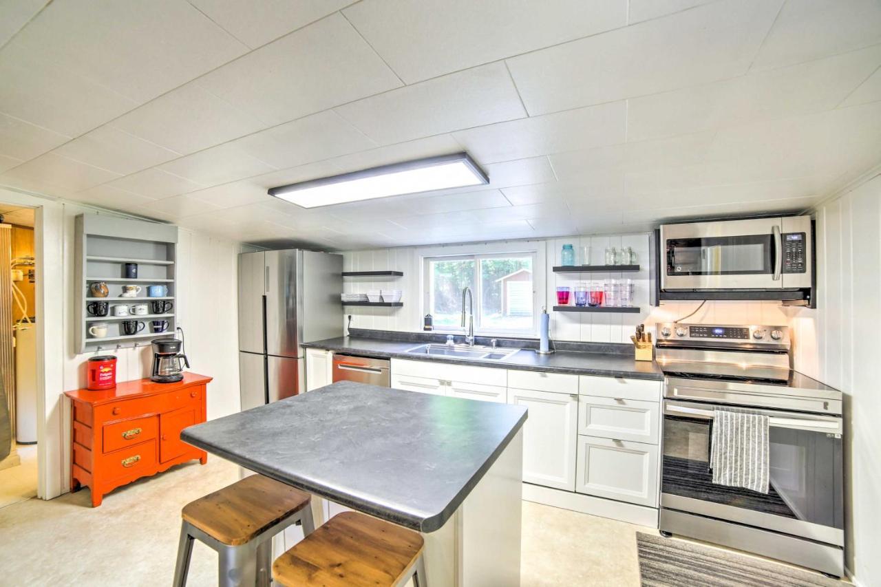 Crivitz Lakefront Escape With Boat Dock And Slip! Villa ภายนอก รูปภาพ